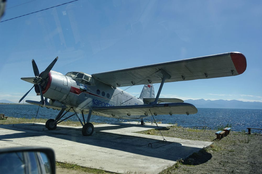 Nizhneangarsk - AN-2 na brzegu jeziora